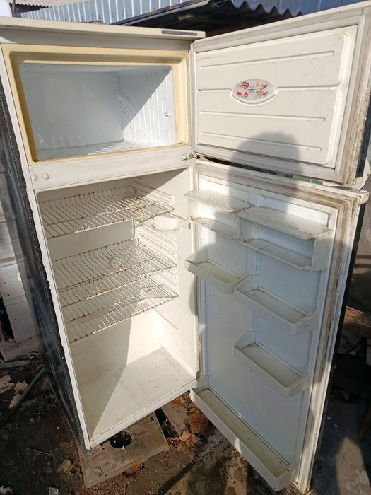 Холодильник Бирюса