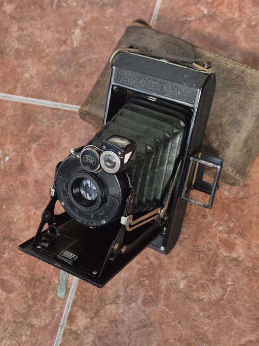 Aparat foto Zeiss cu burduf