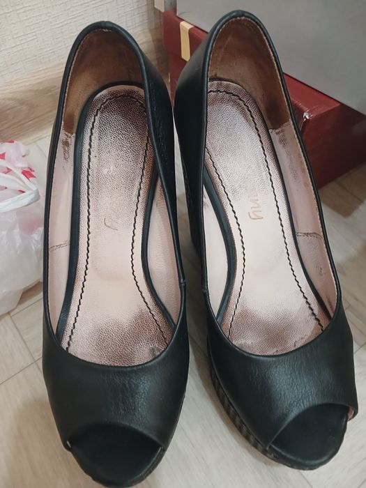 Босоножки на высокой платформе