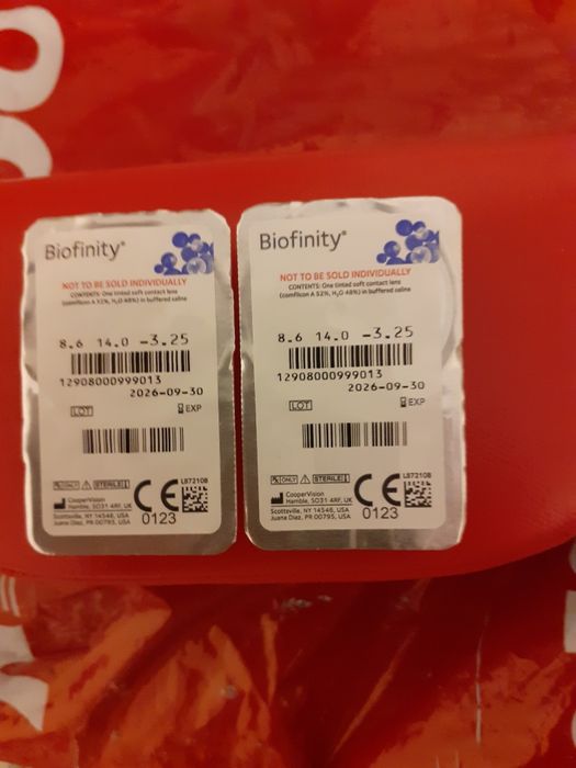 Месечни контактни лещи