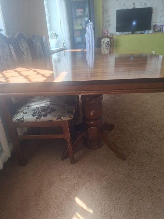 Продаётся Стол стульями