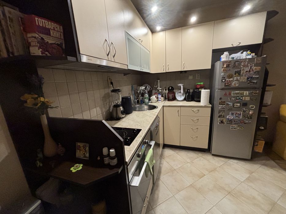 Кухня без уреди с етажерки