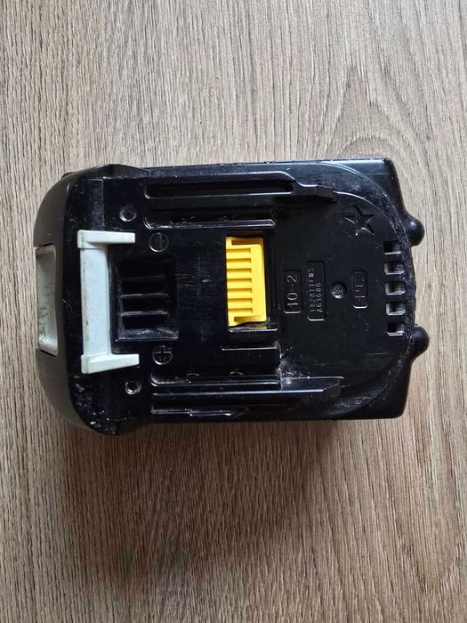 Продавам оригинална батерия Makita 4ah