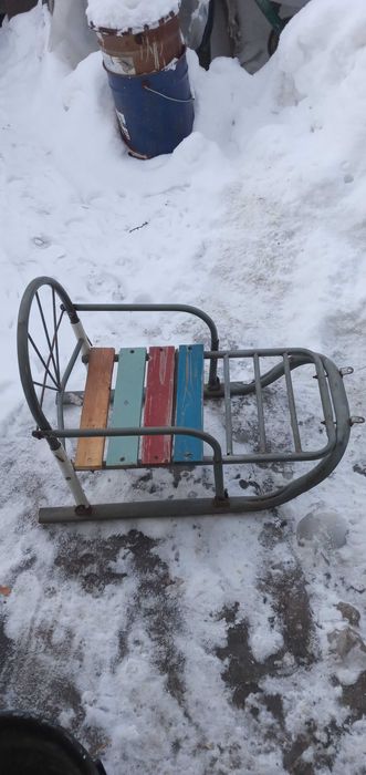Продам детские санки  4000 тенге.