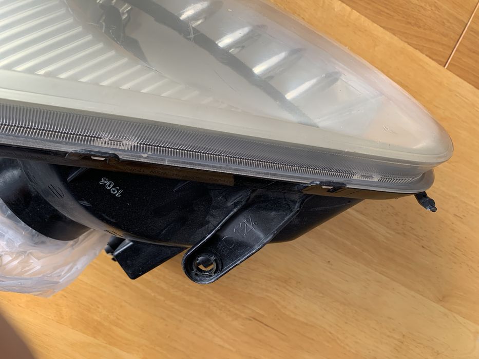 Фара передняя РАВ-4 (RAV-4) 2001 года