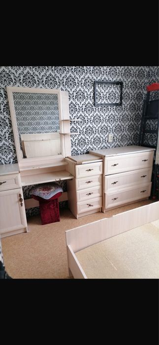 Спальни гарнитур срочно