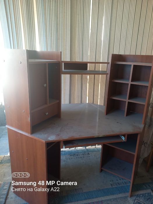 Продам компьютерный стол угловой