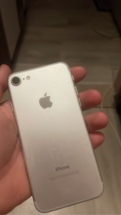 Продам два айфона 7