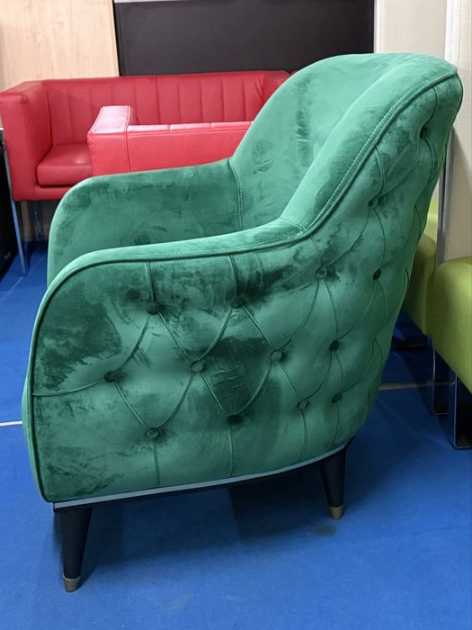 Италиански ликсозен и модерен диван триместен с фотьойл зелено кадифе