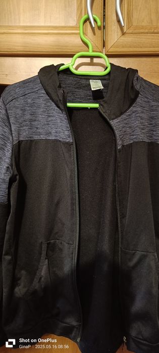 Vând hanorac baieti.