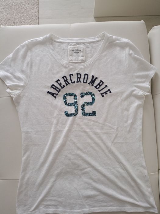Vând bluza dama Abercrombie Fitch,in stare buna, produs de calitate.