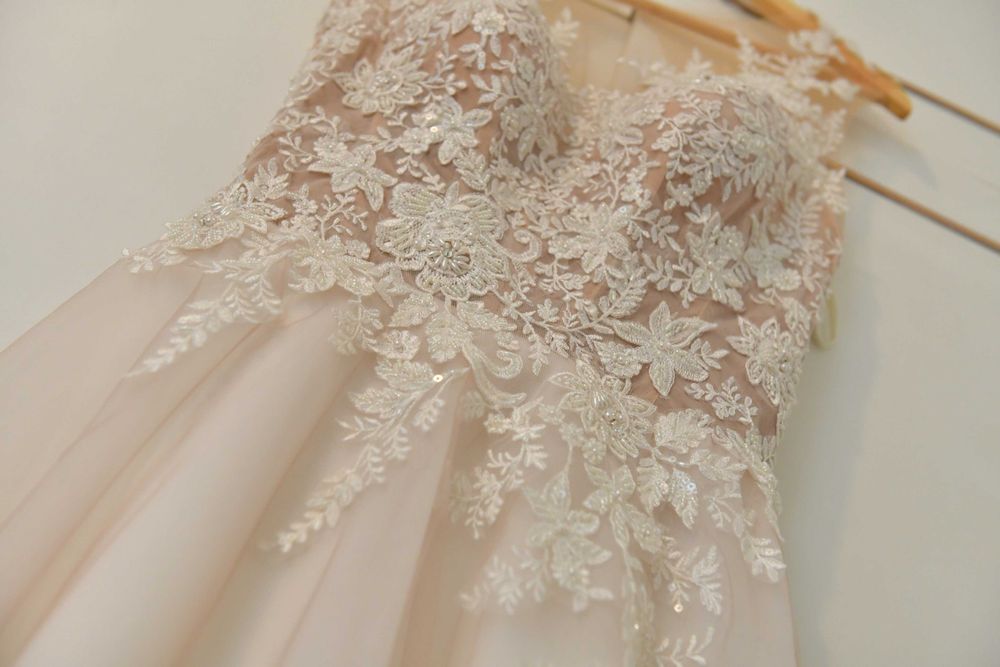 Сватбена рокля цвят айвъри