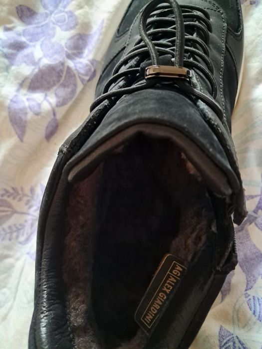 Продам ботинки молодёжные натуральные кожа замша