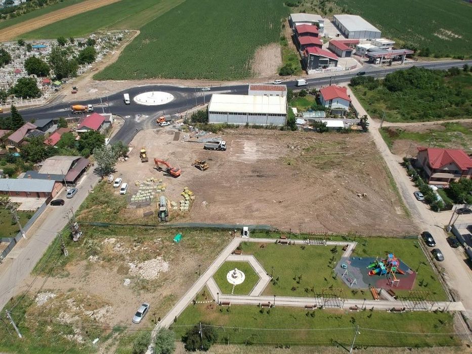 Teren 6.372 mp Afumati – colț giratoriu DN2, acces 3 strazi