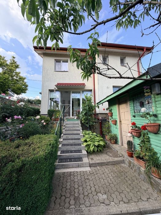 Casa cu piscina si gradina de vis in centrul Domnestiului