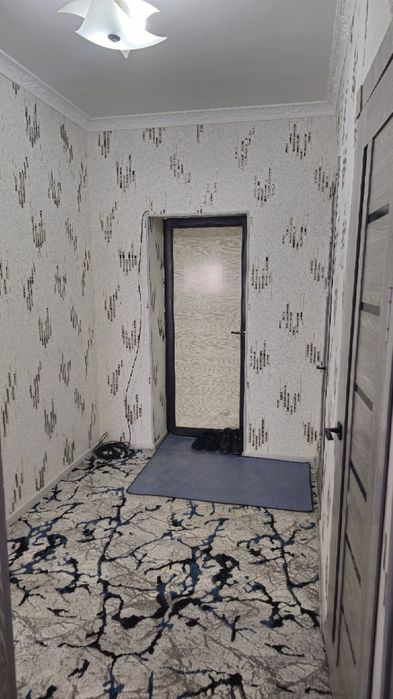 Шахар марказидан 2 хоналик квартира Янги бозор 8-мактаб  ёнида Сотилад