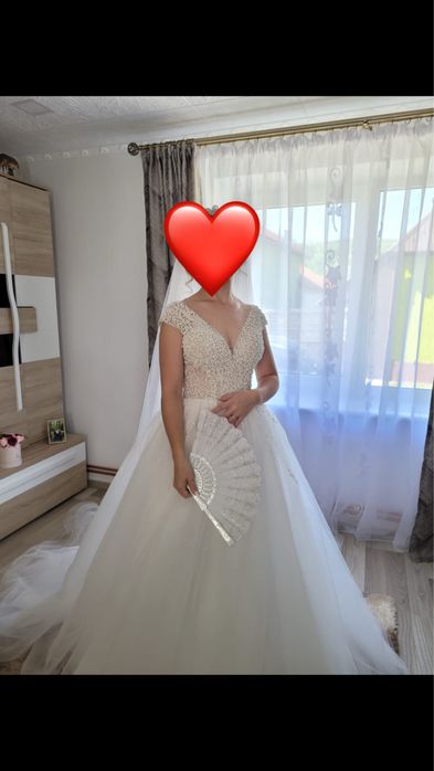 Rochiță de mireasă tip prințesă