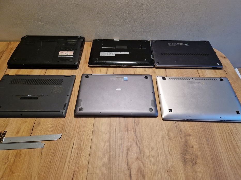 Dezmembrez laptop pt piese