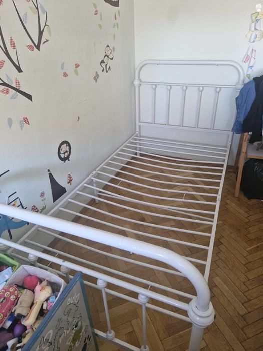 Vând pat copii dimensiuni 200/107 + saltea făcută pe comanda alowe Vera cu grosimea de 15 cm anti alergica