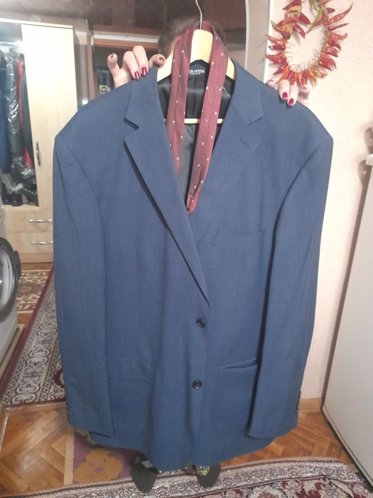 Продам костюмы .мужские