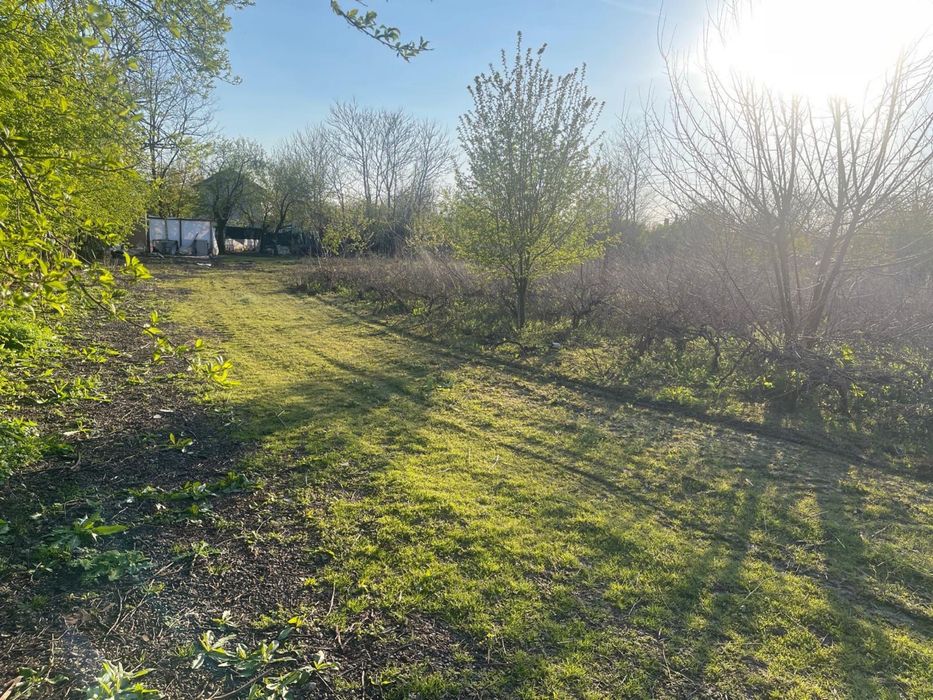 Teren intravilan. 1200 mp. 12€/mp. Negociabil.