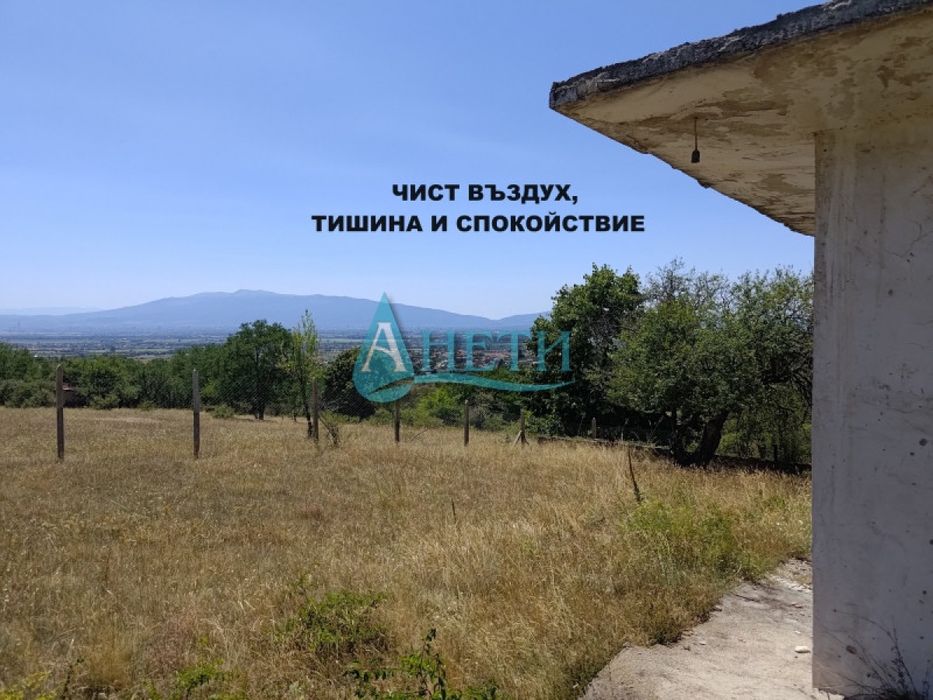 Масивна къща 144м2 с двор 600м2 и гараж 33м2 в с.Подгумер,