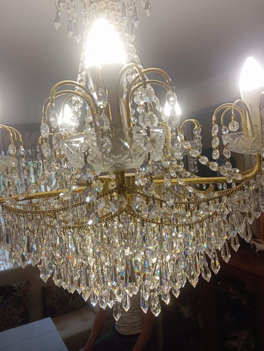 Продам хрустальную люстру