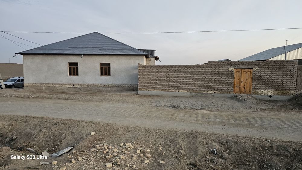 Uy cotiladi manzil Xonqa tuman Xonobod qishlogi 4 sotik uglavoy