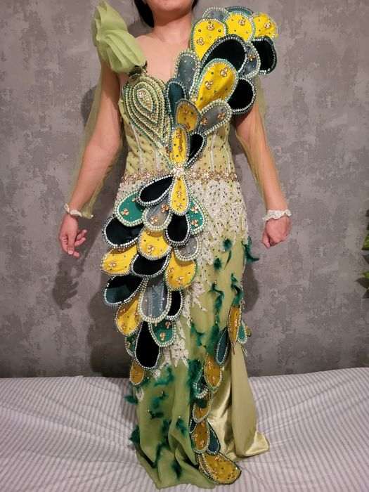 Vand rochie pentru nunti botezuri evenimente