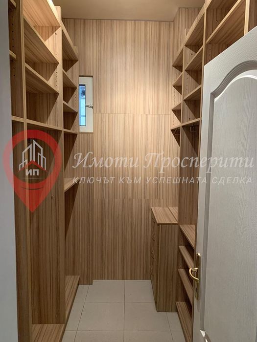 Дава се под наем Тристаен апартамент в София, Център - 112 кв.м за 1100 € - Снимка #9