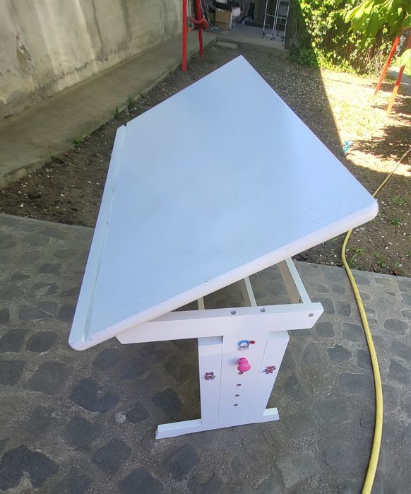 Vand birou copii,reglabil pe inaltime, cu blat ce se poate inclina