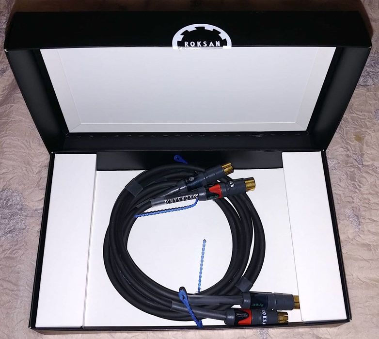 XLR si RCA cabluri Roksan high-end balansate, nebalansate AudioQuest