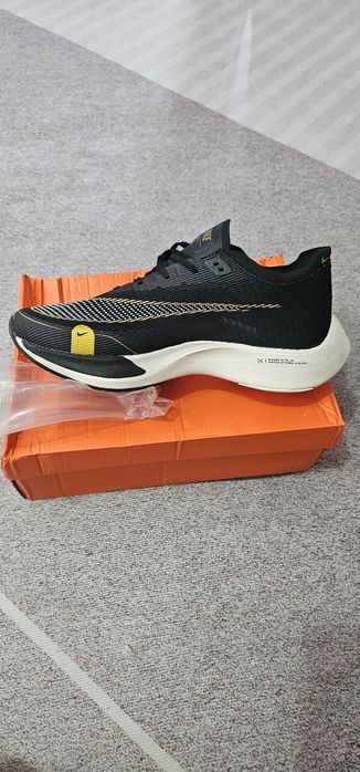 Продам кроссовки беговые