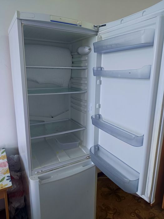 Холодильник Indesit