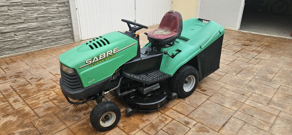 Tractoras de tuns iarba marca SABRE