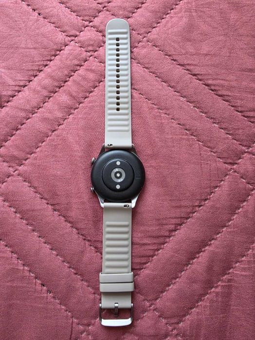Продавам СМАРТ часовник Amazfit GTR 3