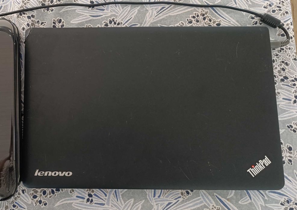 Лаптоп  Lenovo ThinkPad Edge E530 и 2 броя Dell Inspiron N5010