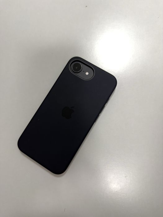 Продам iphone 16e черный 128 гб