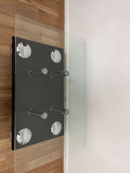 Стъклена масичка