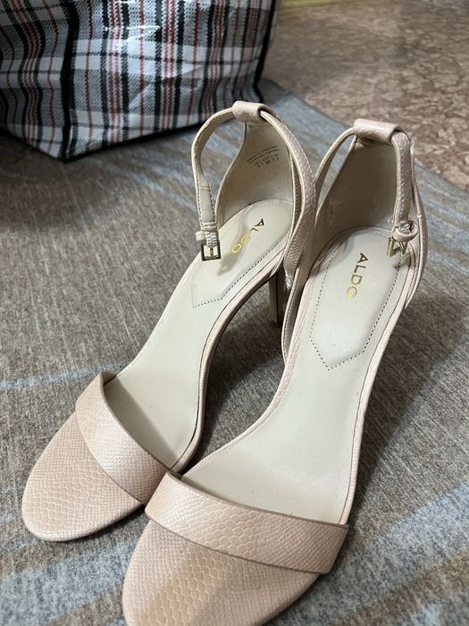 прекрасные туфли соврешенно новые