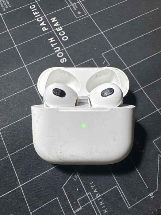 Airpods 4 белые б/у
