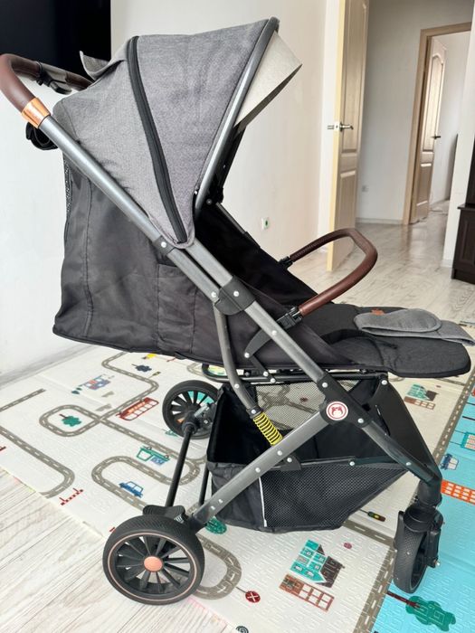 Детская прогулочная коляска