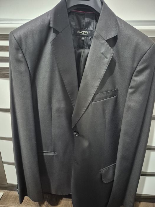 Costum elegant pentru bărbați.