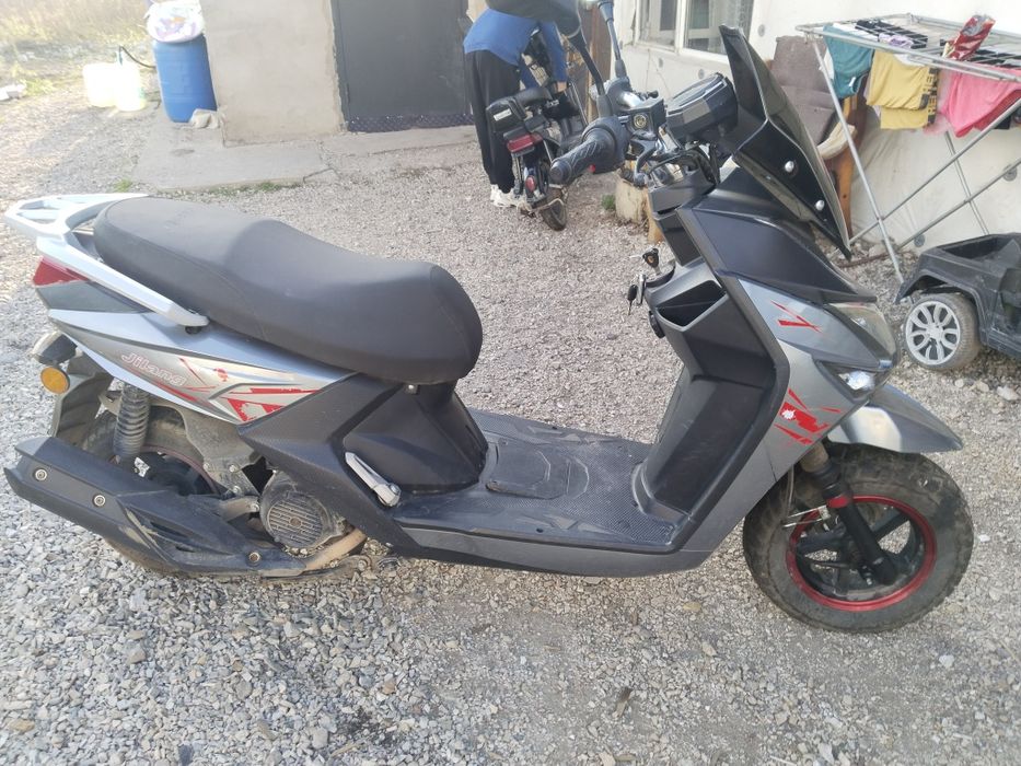 Мопед самурай серого света