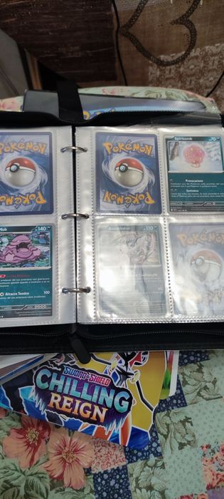 Vând cartonase de pokemon