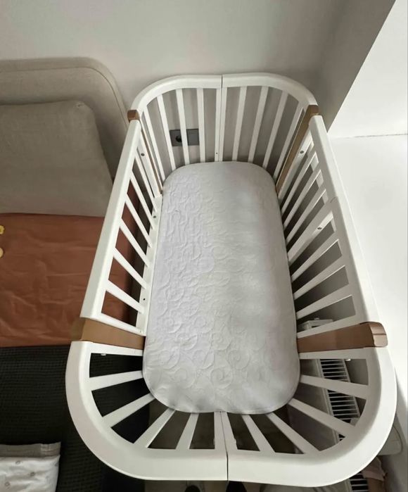 Детская кроватка. На маятнике