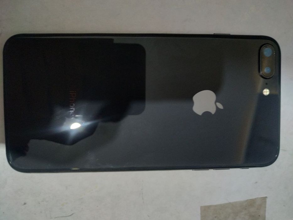 Iphone 8+ ideal, rangi black