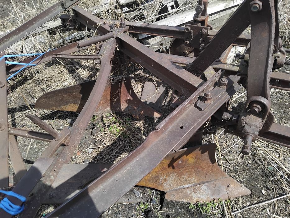 Продам плуг 2х корпусной