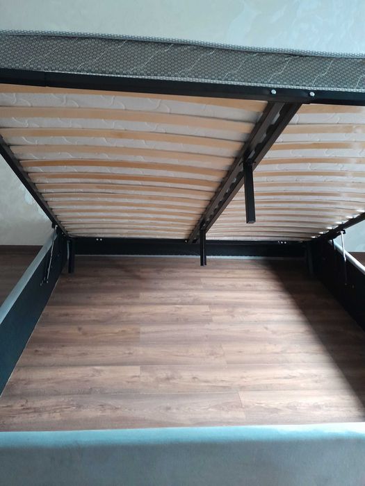 Продам 2х спальную кровать