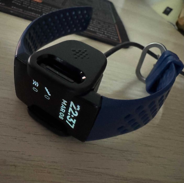 Bratara fitness Fitbit Charge 4